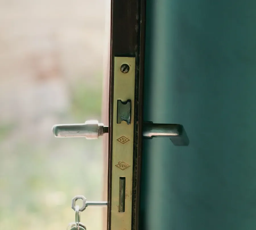 Open door showing the locking edge and handle – commercial locksmith Castleford advice on the right lock for a business entrance from Locksmith Castleford