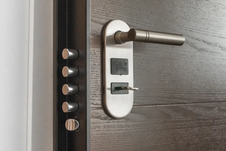 uPVC door won't lock – multipoint lock and lever handle on a door, how to identify the problem in Castleford, Locksmith Castleford guide